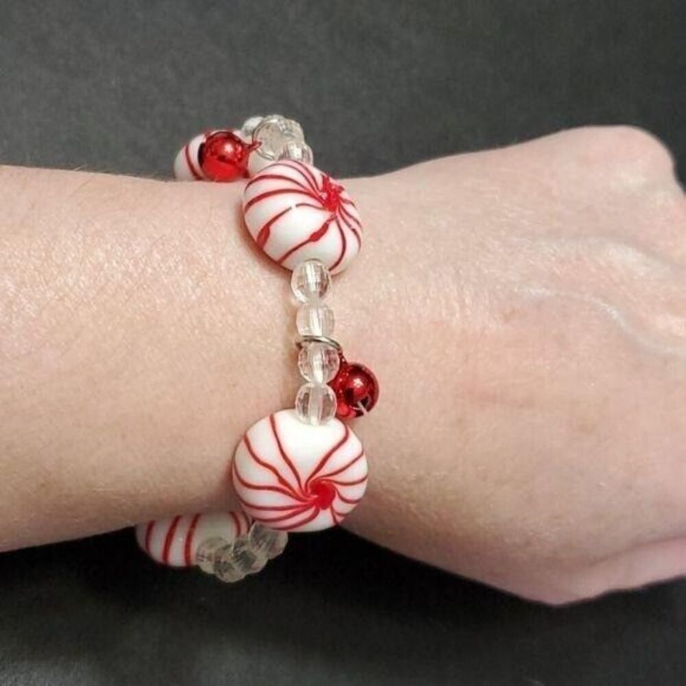Holiday red and white peppermint candy bracelet 7.25"